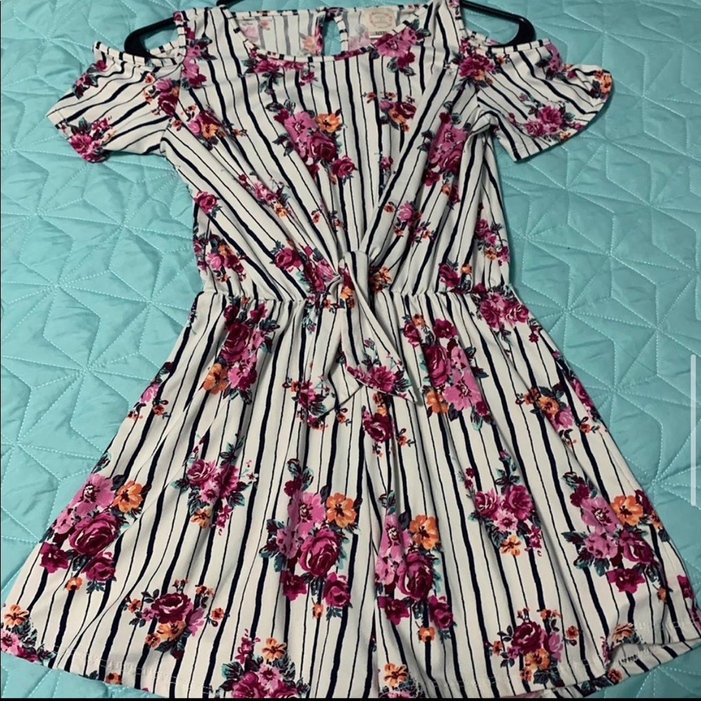 Girls Heart & Arrow Romper, like new
